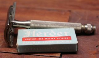 Vintage Gillette De Safety Razor With Extra Razor 