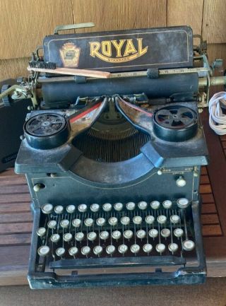 Antique Royal Model 10 Typewriter - It