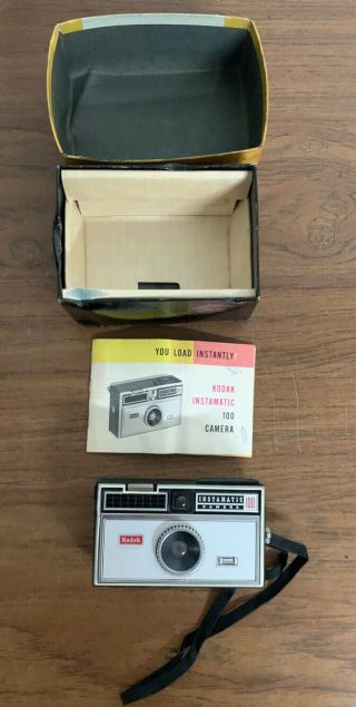 Vintage Kodak Instamatic 100 Compact Film Camera USA 1963 W/ Box 2