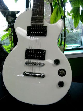 Epiphone Les Paul Special II Ivory Electric Guitar 2