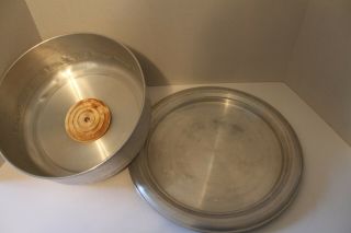 Vintage West Bend Aluminum Cake Saver Plate And Cover With Wooden Acorn Handle 3
