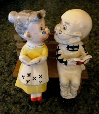 Vintage Kissing Couple Salt/pepper Shakers Set Old Man & Woman On Bench W/ Books