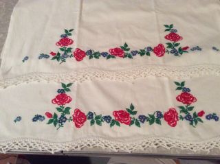 Set Of 2 Vintage Embroidered Crochet Cotton Floral Pillow Cases Standard Size
