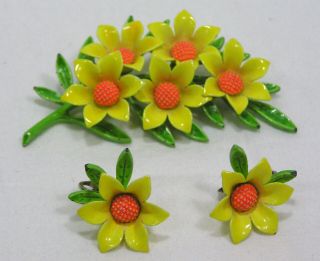 Vintage Jewelry Brooch And Earrings Set Enameled Yellow Orange Flowers 1960s
