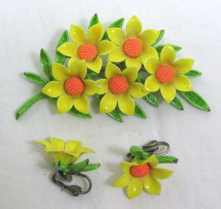 Vintage Jewelry Brooch and Earrings Set Enameled Yellow Orange Flowers 1960s 3