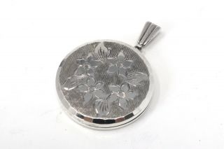 A Pretty Vintage Sterling Silver 925 Floral Engraved Locket Pendant 22505
