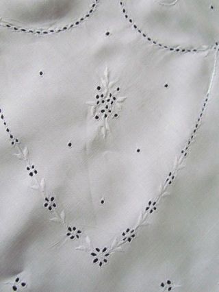 Vintage Madeira Hand Embroidery Tablecloth Fine Linen Floral White Open Wokr