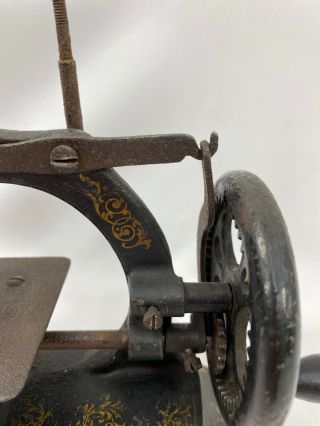 Antique 1900 ' s Cast Iron Muller Child ' s Sewing Machine Model 10 2