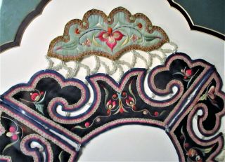 PROBABLE QING DYNASTY SILK EMBROIDERED & GLASS BEAD COLLAR FOR ROBE, 3