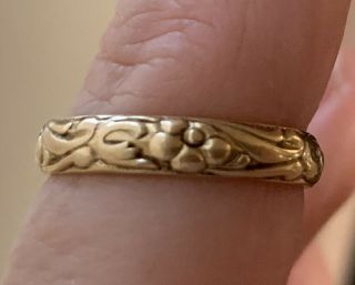 Antique 14k Gold Band Ring W/ Flower Detail Size 7 Weight 3g