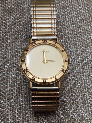 Vintage Gucci 3000.  2m Classic Watch Gold - Plated Roman Numeral