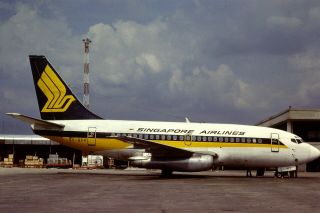 35mm Colour Slide Of Singapore Airlines Boeing 737 - 112 9v - Bff In 1980