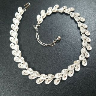 Signed Trifari Vintage Textured Silver Tone Leaf Mid Century Necklace Z28