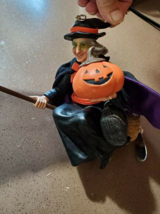 Vtg Flying Halloween Witch Doll Decoration On Broom With Fan Propeller Batterie