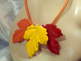 Wow Vintage 70s Lg Red Orange Yellow Enamel Leaves Fabric Rope Necklace 733ag0
