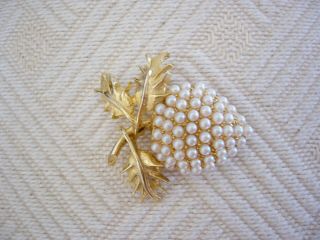 Vintage Quality Gold Tone Leaf Faux Pearl Strawberry Shaped Fruit Brooch Pin