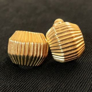 Vtg Designer Etruscan Gold Tone Ribbed Half Hoop Clip Screw Earrings Sgnd Napier