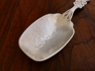 - SOPHISTICATED ARTS & CRAFTS STERLING SILVER TEA CADDY SPOON HAND HAMMERED BOWL 3