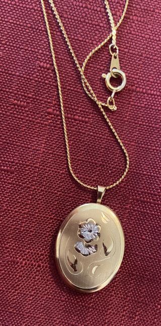 Vintage Gold Fill Oval Locket Two Tone Floral With 17 “ Chain Necklace