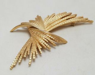 Vintage Crown Trifari Gold Tone Textured Twisted Spray Brooch Pin Signed