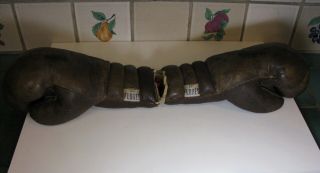 VINTAGE RAY FLORES LEATHER BOXING GLOVES (One Pair) 40 ' s,  50 ' s,  60 ' s? SHIPPNG 2