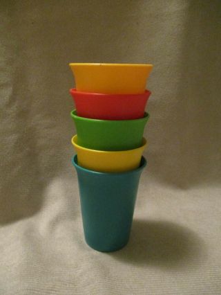 5 VTG TUPPERWARE SIPPY CUPS Bell Tumblers 109 8 oz.  Cups 2