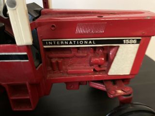 Vintage Ertl Red International Harvester Tractor 1586 W/ Blue Ertl Trailer.  1:16 3
