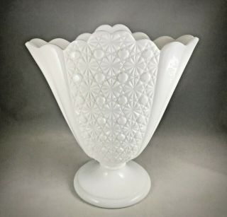 Vtg Fenton Milk Glass Fan Vase With Button And Daisy Design 8 1/2 " - Mid Century