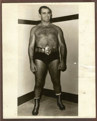 1958 Press Photo Pro Wrestling Promo Photo Champion Lou Thesz With Belt