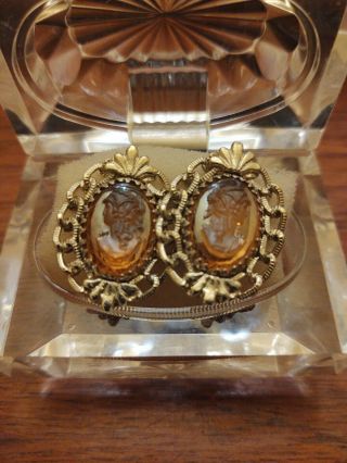 Vintage Whiting & Davis - Cameo - Gold Tone - Clip Earrings