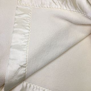 Vintage Waffle Weave Cream Thermal Blanket Queen 88x97 Soft Acrylic Satin Trim 3