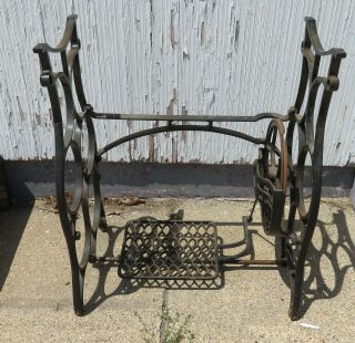 Vintage Automatic Treadle Sewing Machine Cast Iron Base Table Legs