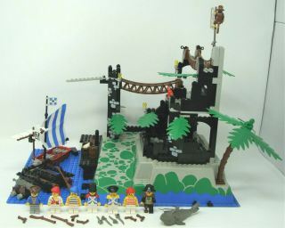 Lego 6273 Pirates Rock Island Refuge 7 Minifigs Vintage 98 Complete