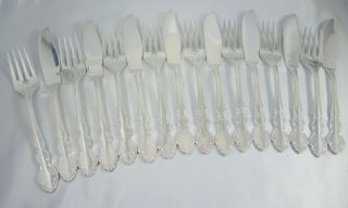 Vintage Oneida Dover Silver Plate Fish Cutlery Set For 8.