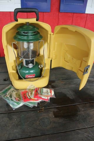 Vintage 1976 Coleman Model 220j Camping Lantern W/ Clamshell Carry Case Fast Shp