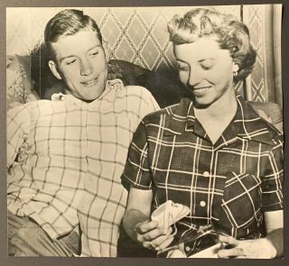 1952 Mickey Mantle & Wife Vintage Wire Photo Young Yankees Slugger Having A Baby