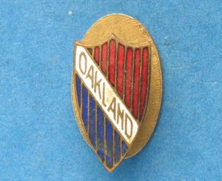 131 Oakland Car Auto Enamel Pin Badge Italian Made