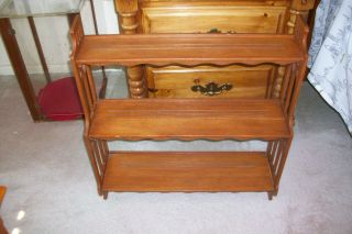 Vintage Decorative Wood Wall Curio Display Shelf.  Chippendale Style