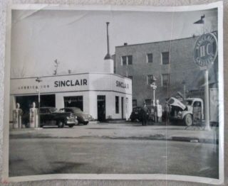 Vintage Sinclair Gasoline Gas Station With Automobiles And Truck 1930 