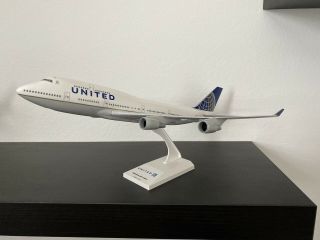 Skymarks Skr614 United Airlines Boeing 747 - 400 Desk Display Model 1/200 Airplane