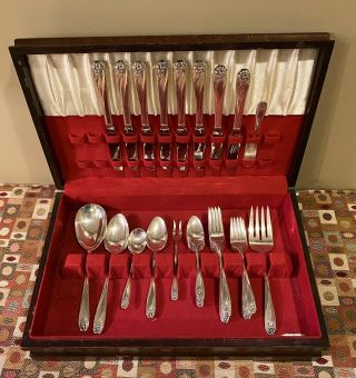 Vintage 1847 Rogers Bros Is Daffodil 39 Piece Silverware Set & Chest