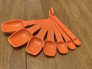 Vintage Tupperware Set Of 7 Orange Nesting Measuring Spoons W/ring 1266 - 1272