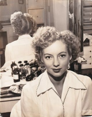 Evelyn Keyes Stunning Portrait Backstage 1940s Vintage Photo 4
