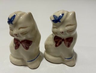 Vintage Shawnee Pottery Co.  Puss In Boots Salt & Pepper Shakers 1937 - 1942