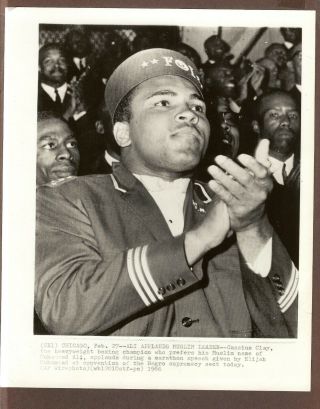 1966 Press Photo Heavyweight Boxing Champ Cassius Clay,  Muhammad Ali Applauds