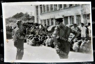 1957 Hong Kong - Kowloon Riots Soldiers & Arrested Rioters 2 - Photo 13.  5 By 9cm