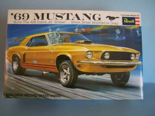 Vintage Revell 1969 Ford Mustang Coupe/convertible Model Car Kit In 1/25th Scale
