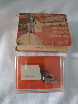 Vintage Singer Smooth & Even Feed Sewing Machine Foot Slant Needle Machines C400
