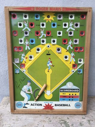 Vintage 1962 Roger Maris Action Baseball Tin Litho Game Pressman Toy Wall Hanger