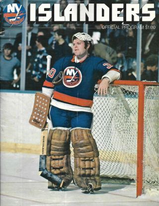 1972 - 73 York Islanders - Maple Leafs Program Isles Top Leafs 1st Season